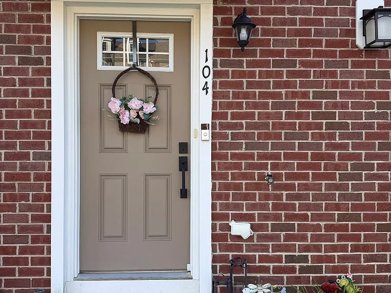 104 Midland Ave — Photo 3