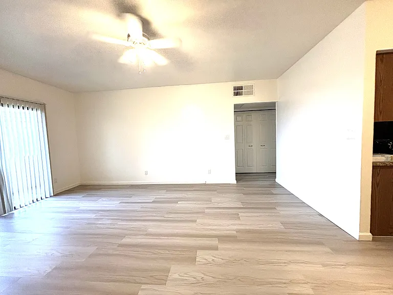 5500 N Valley View Rd #303 — Photo 2