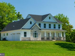 63 E Richwood Hall Ct, Charles Town, WV 25414