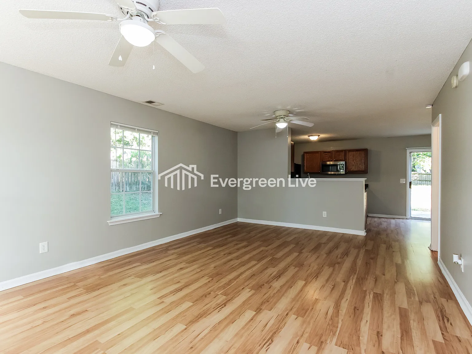 4 bed, 2.0 bath, 1838 sqft, $2,095 — Photo 2