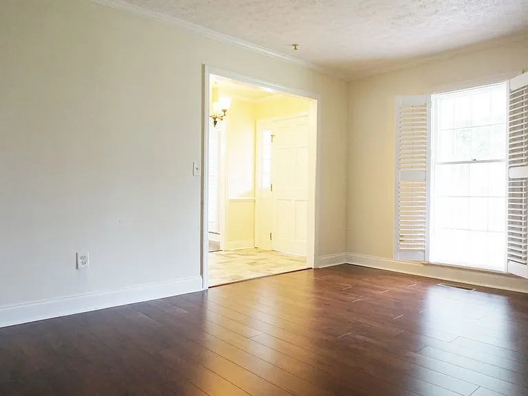 318 Foxhall Ct — Photo 4