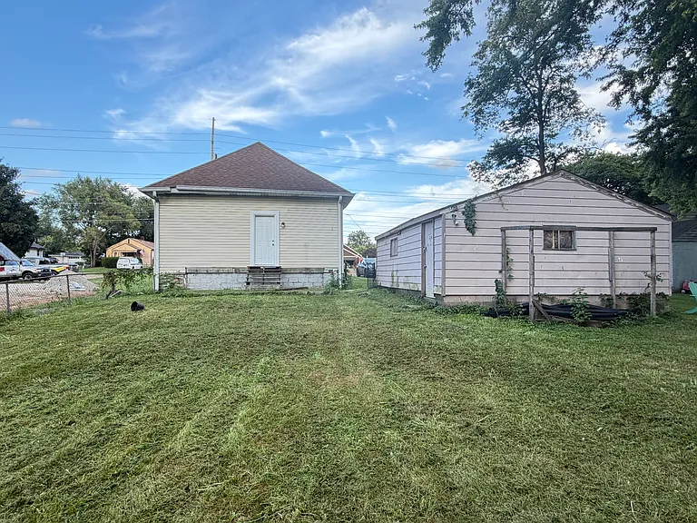 250 S Sherman Dr — Photo 22
