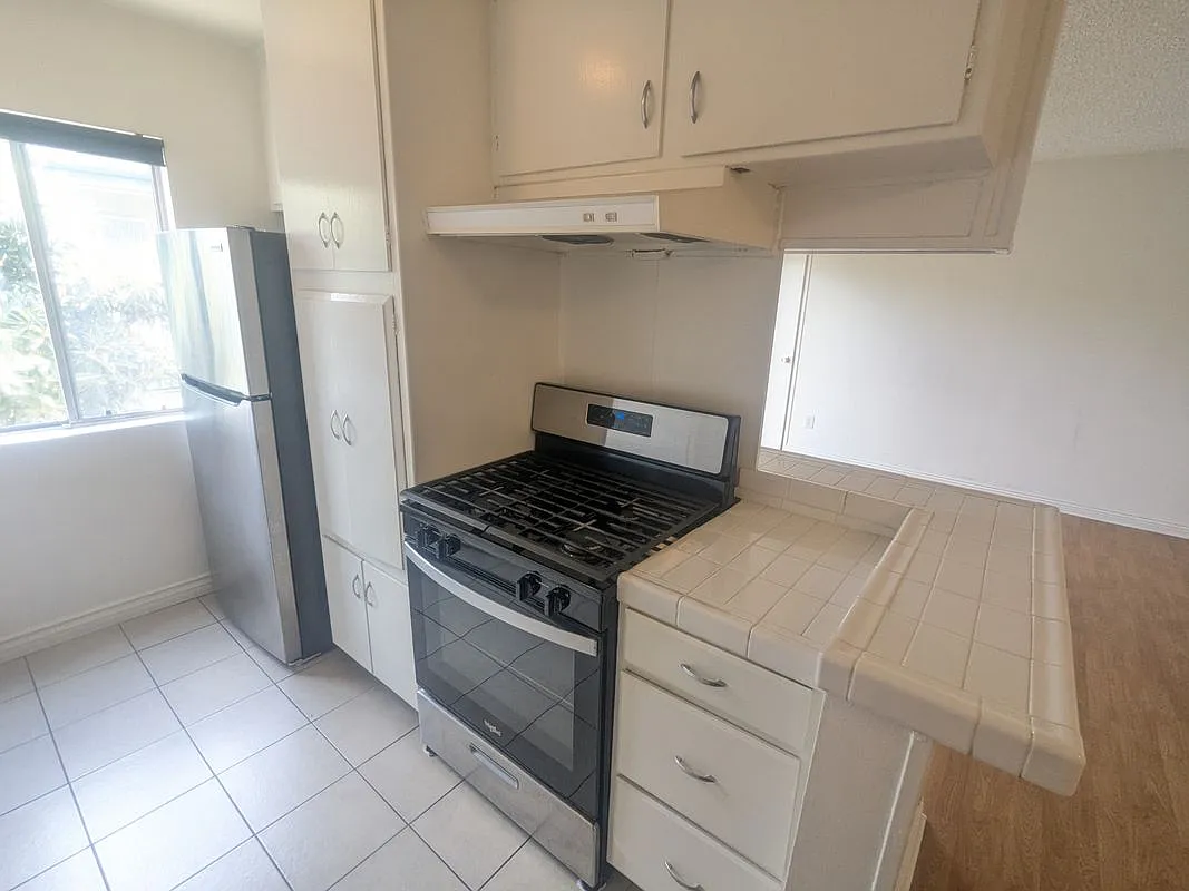 2 bed, 2.0 bath, 900 sqft, $2,250 — Photo 3