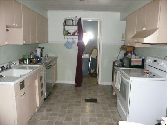 3rd image of 1001 South St