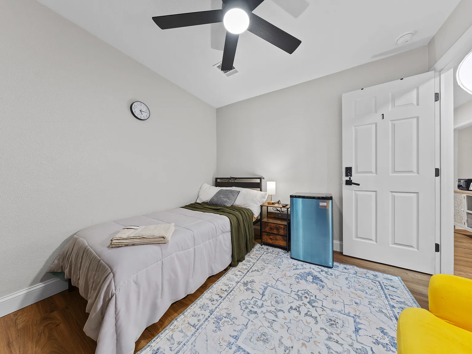 7 bed, 1276 sqft, $800 — Photo 3