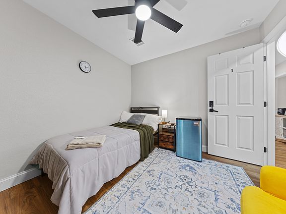 3rd image of 900 S Park Ave