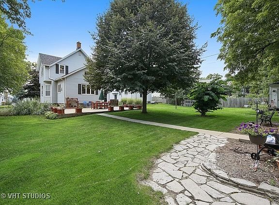 3rd image of 223 W Douglas Ave