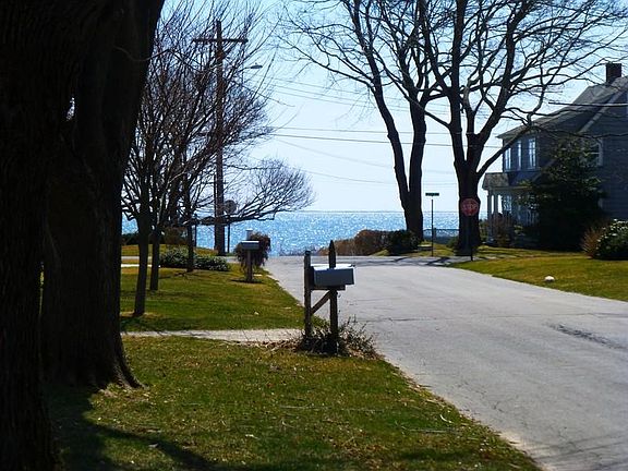 Great Location walk to beach