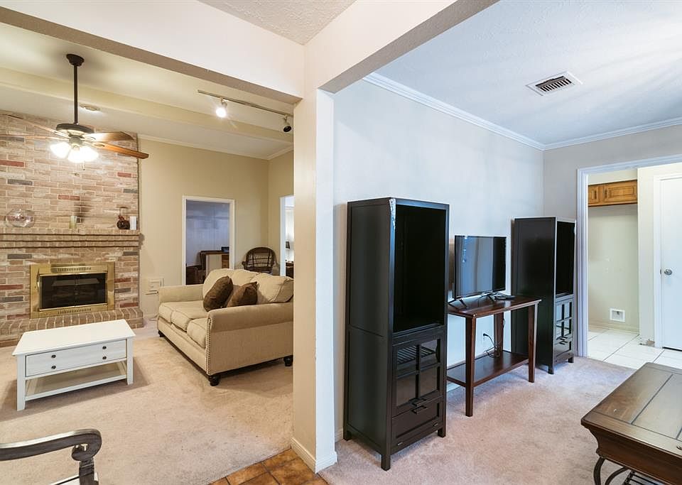 1st image of 8807 Lakeside Forest Dr