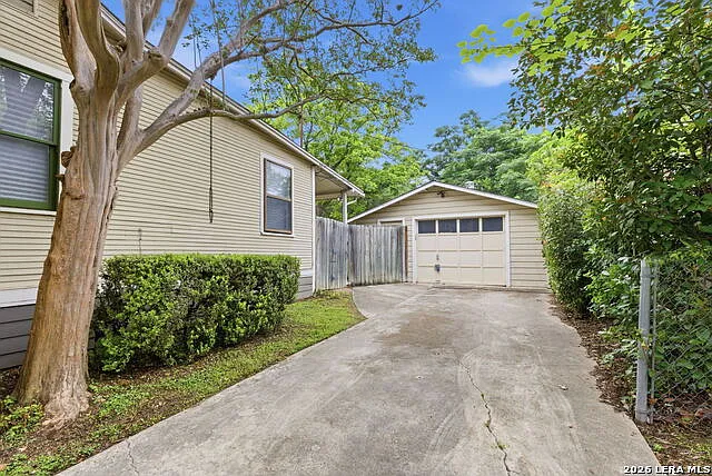 261 E Oakview Pl — Photo 25