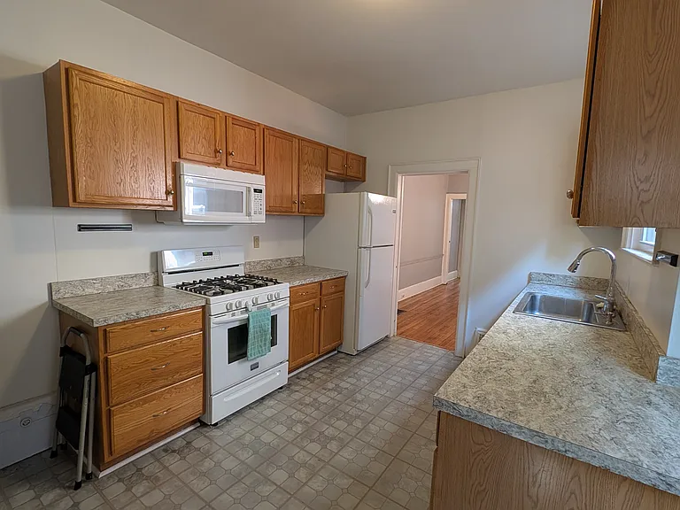 252 Elm St — Photo 7
