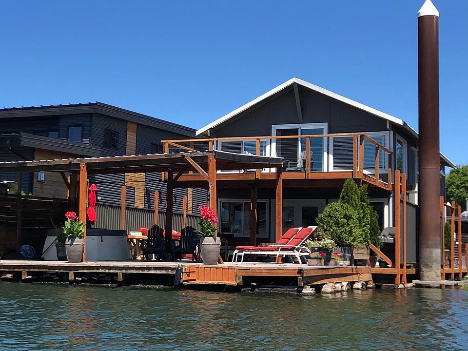 River front ! & room for a boat