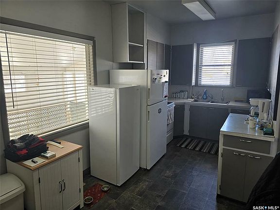 2nd image of 303 2nd St E
