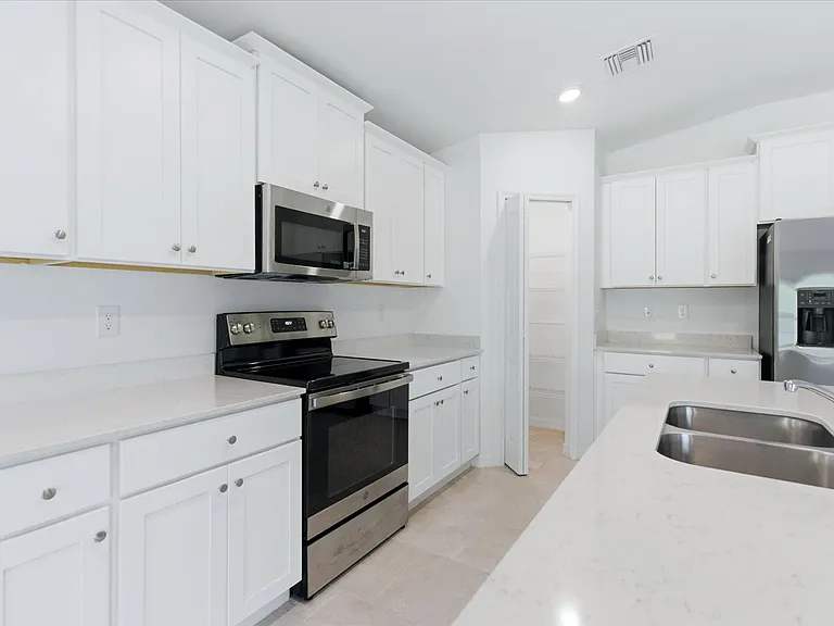 3911 Treasure Oak Way — Photo 14