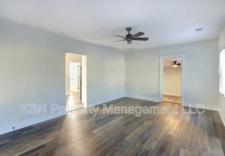 543 E Harris St — Photo 18