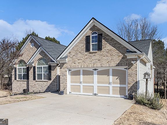 2nd image of 213 Overlook Ct