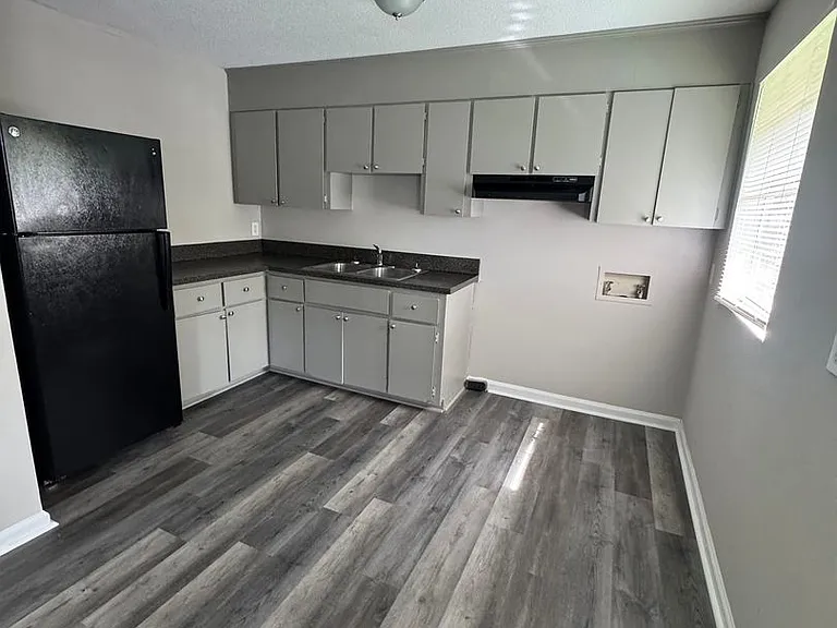 105 N Briggs Ave — Photo 4