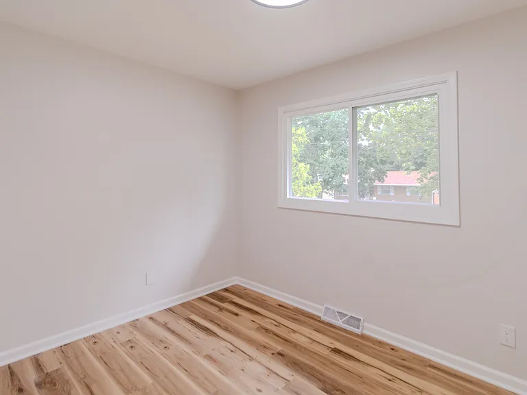 6530 E 3rd Ave — Photo 35
