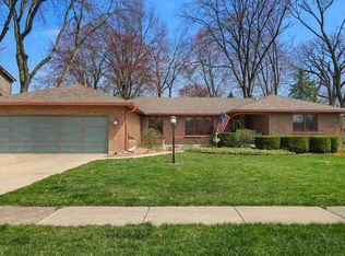 20 Greenridge Rd, Elgin, IL 60120