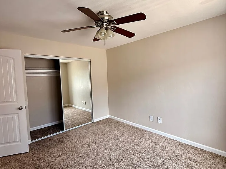 4837-4843.5 Kansas St — Photo 10