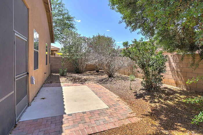 335 E Calle Nacrita — Photo 30