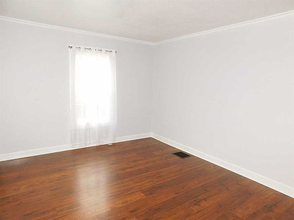 4th image of 1821 E Franklin St