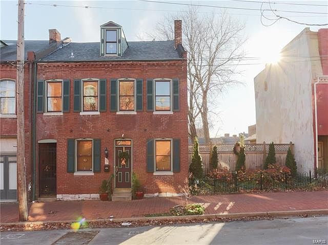 1st image of 902 Geyer Ave
