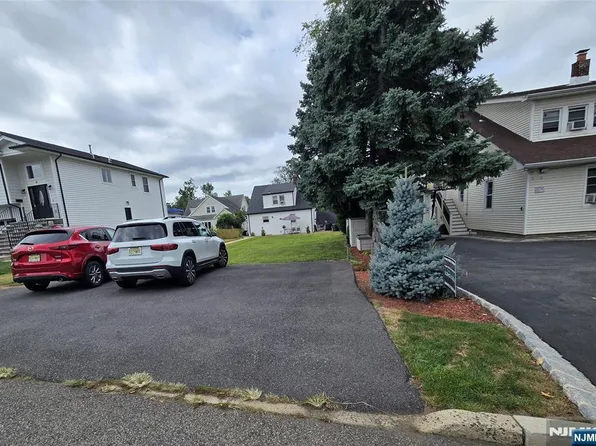 229 River Drive, Elmwood Park, NJ 07407