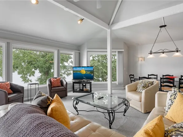 821 Castle Garden Rd, Sunrise Beach, MO 65079