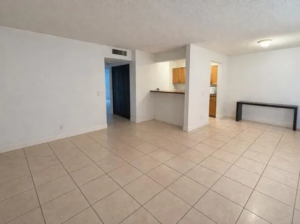 416 Meadows Circle, Boynton Beach, FL 33436