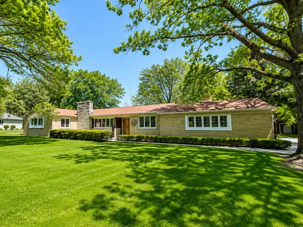 1334 Oakland Dr, Sycamore, IL 60178