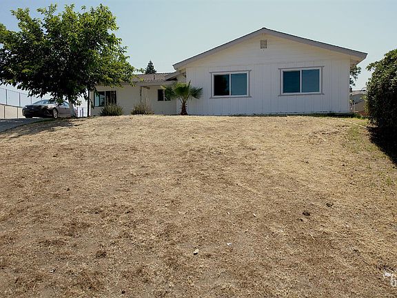 2nd image of 2425 Castle Dr