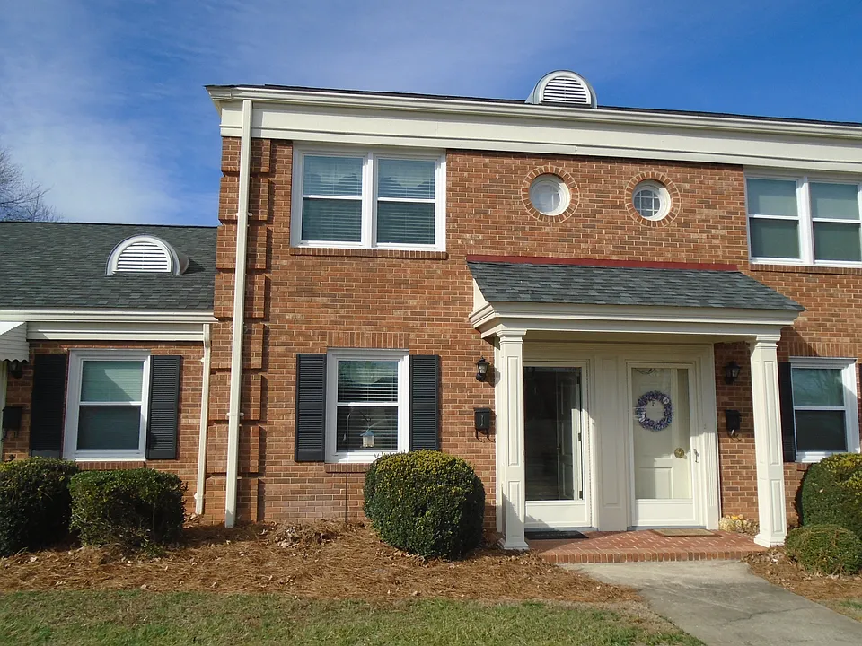 215 S Maple St #J