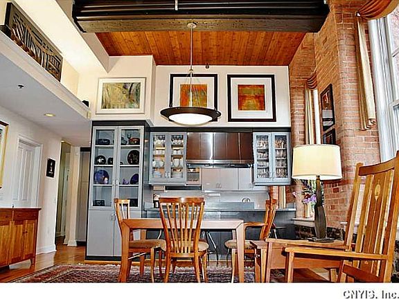 3rd image of 429 N Franklin St #109