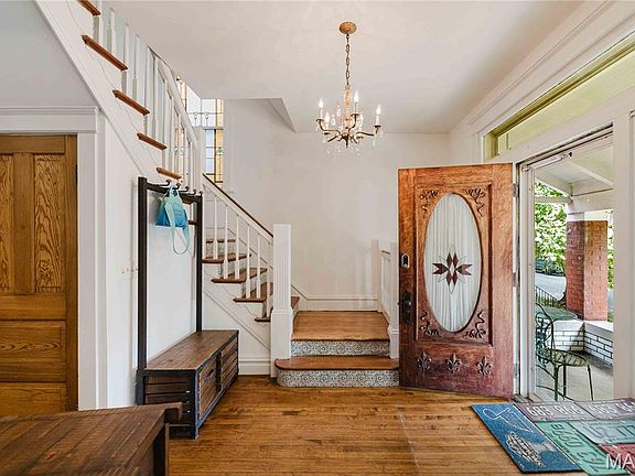 3rd image of 904 Dover Pl