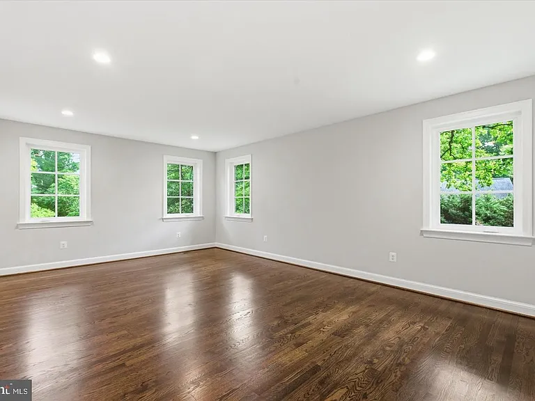 7825 Oldchester Rd — Photo 35