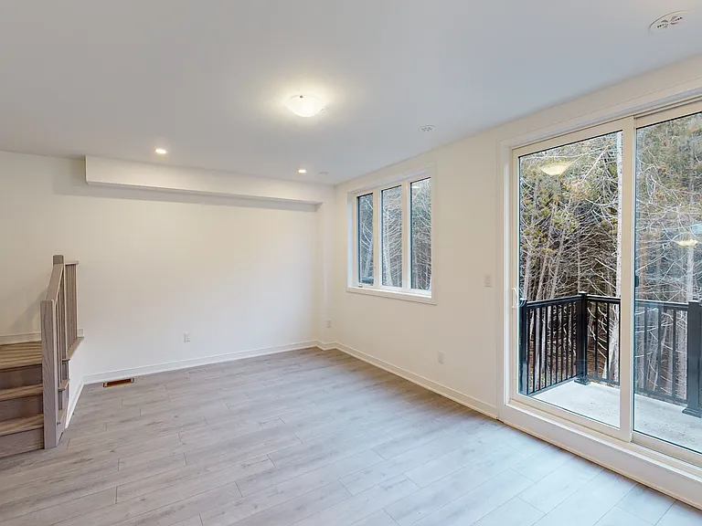 126 Blue Forest Cres — Photo 14