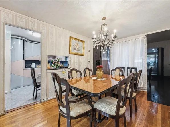 2666 Brown Street image 14 of 37