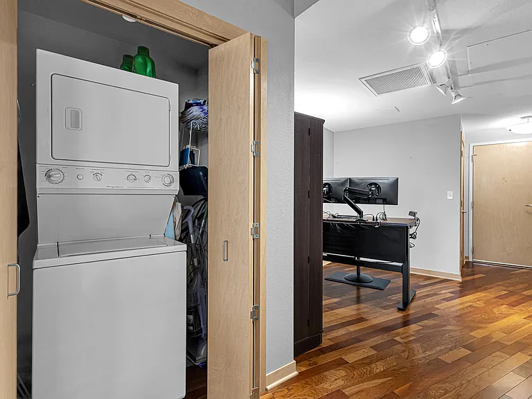 106 W Seeboth St #407 — Photo 19