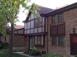 7520 Old English Dr, West Chester, OH 45069