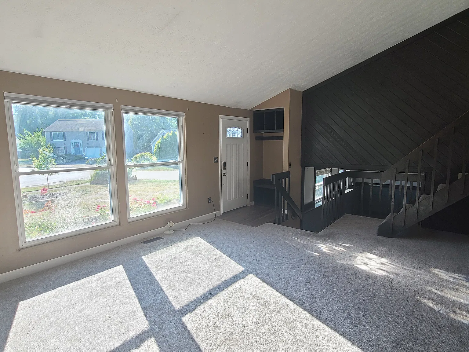 3 bed, 2000 sqft, $2,400 — Photo 2