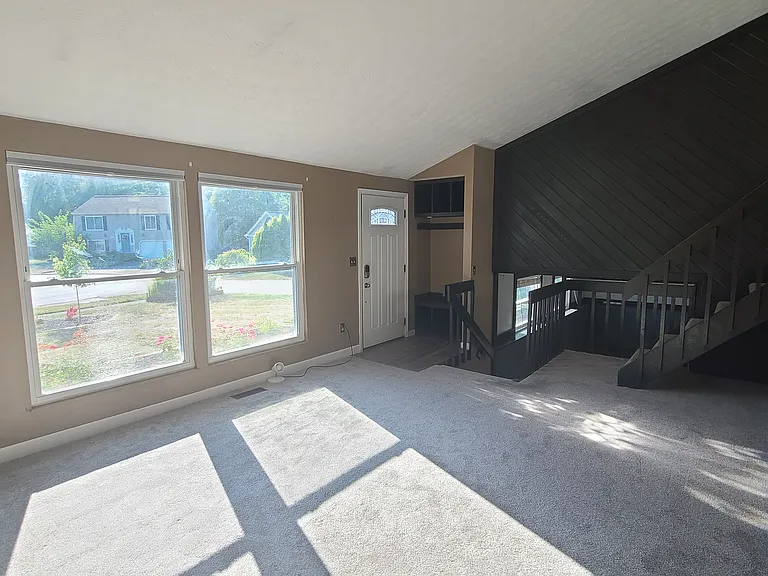 9820 Aylesworth Ln — Photo 6
