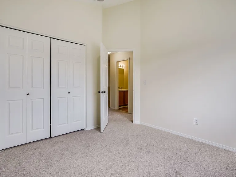 908 SW 175th Ter — Photo 10