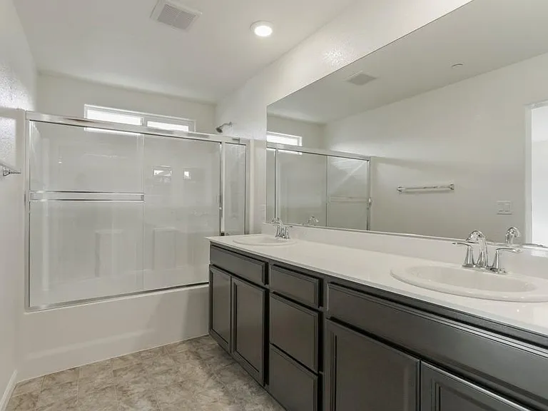 11032 International Dr — Photo 6