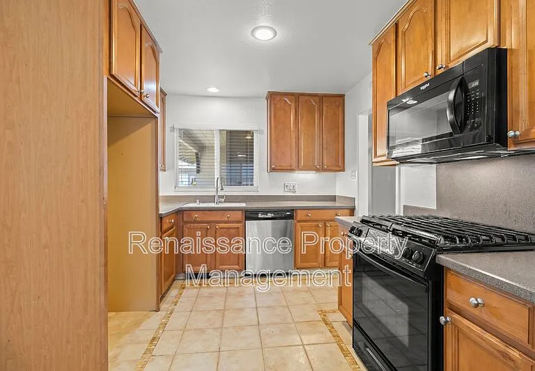 5619 N El Dorado St — Photo 2