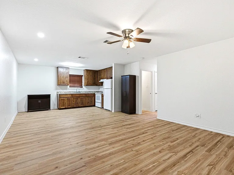 823 N Commerce St #A — Photo 7