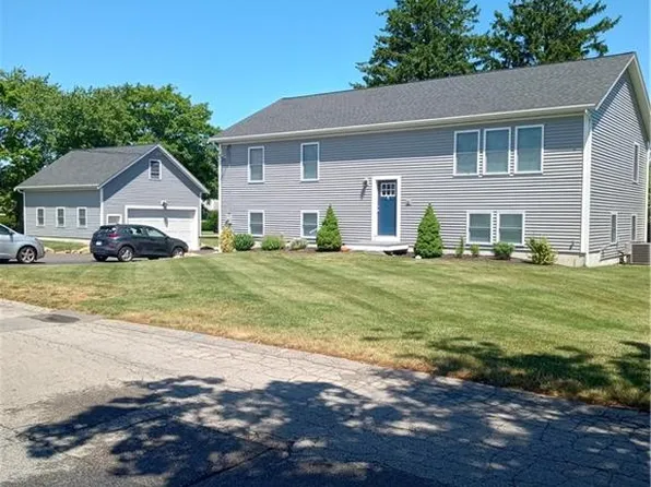 11 Academy Ave, Bristol, RI 02809