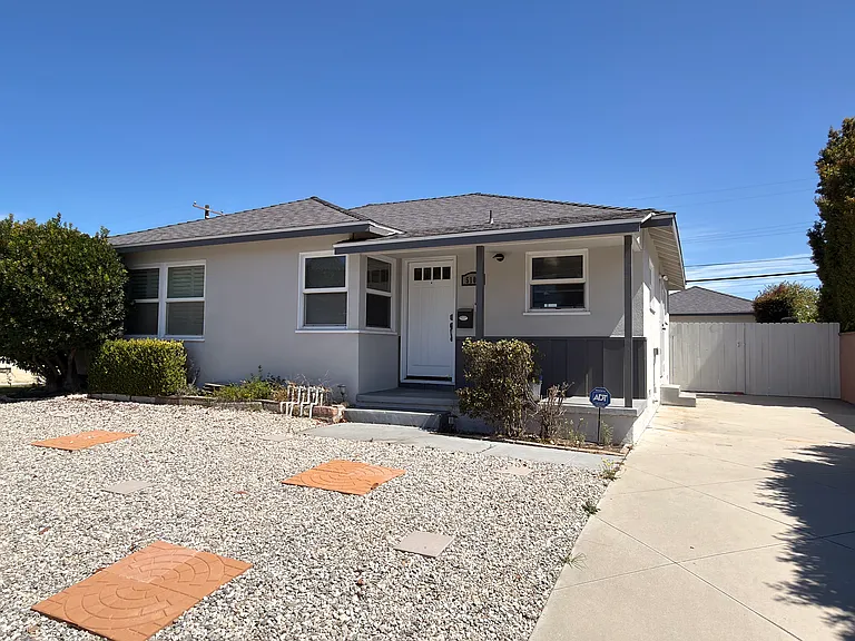 5105 Sepulveda Blvd — Photo 1