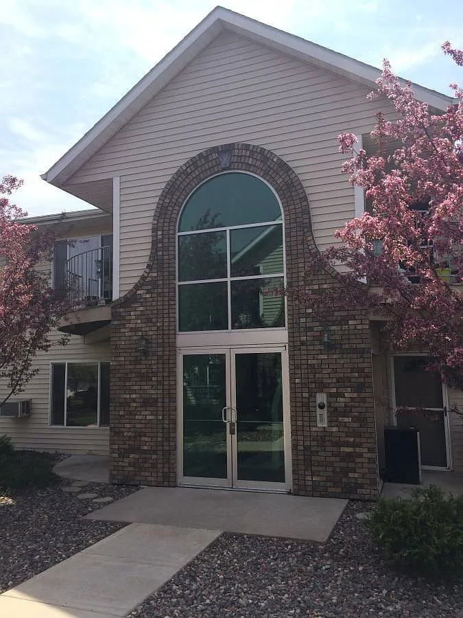 2 bed, 1050 sqft, $1,125 — Photo 2