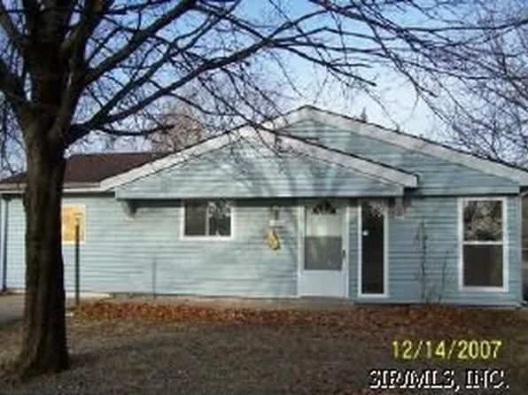 105 W Adams Dr, Cahokia, IL 62206